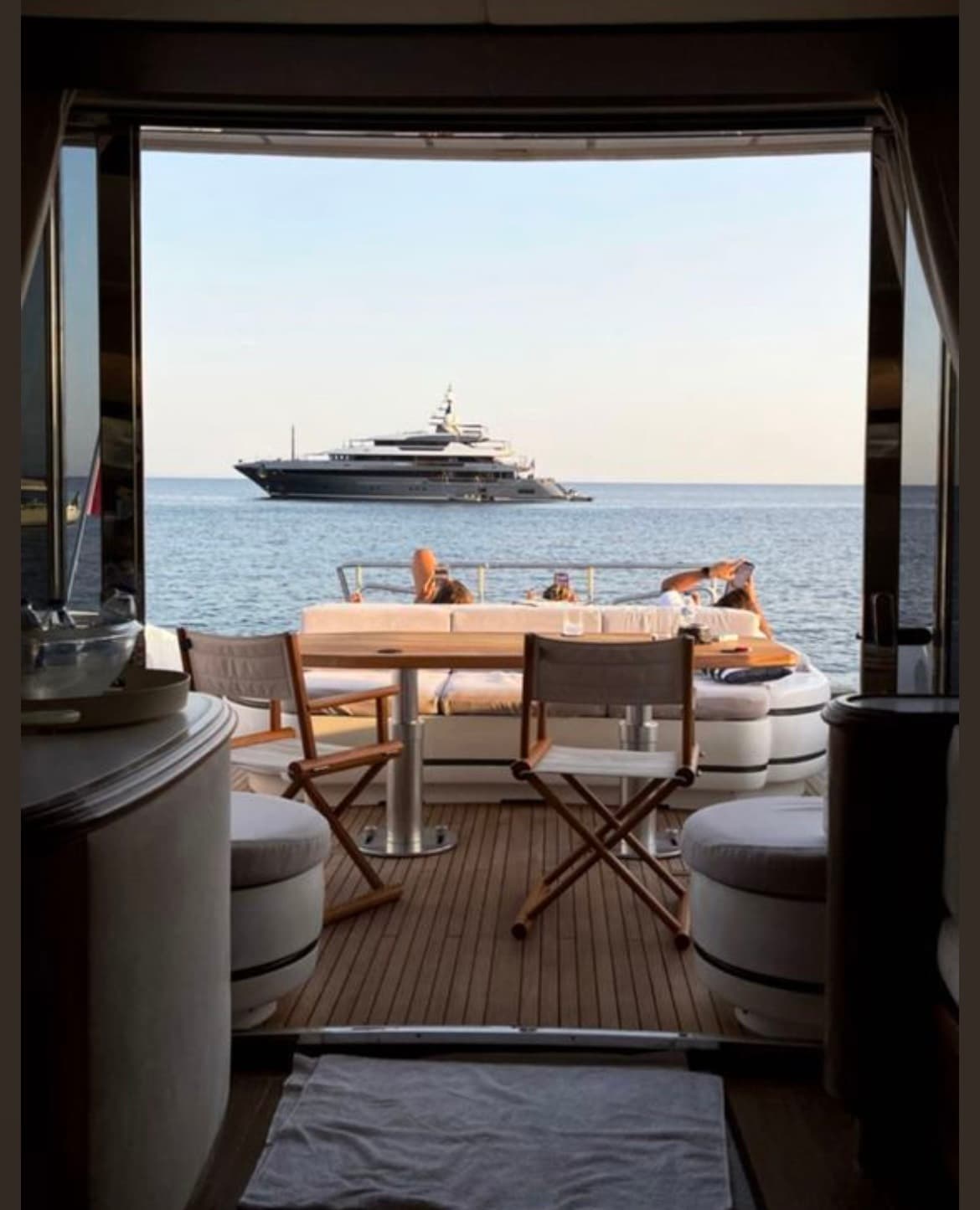 Location de Yacht: L'Ultime Expérience de Luxe en Méditerranée - Image 1